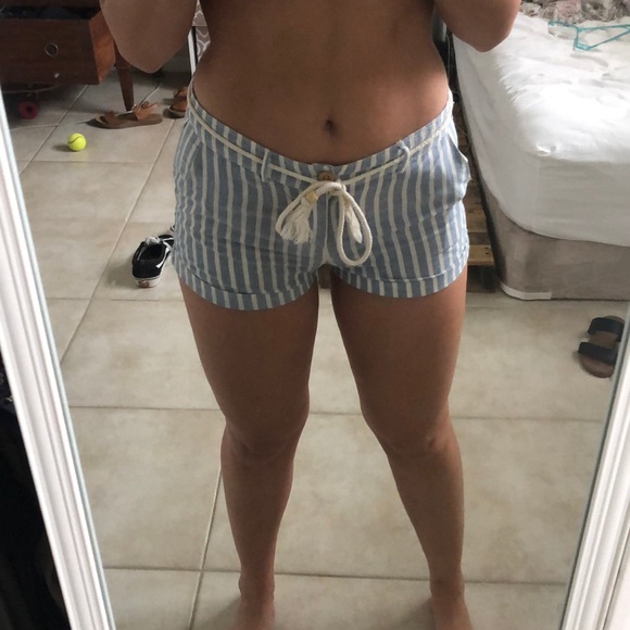 Striped Beach Shorts with String Belt - Picture 3 of 5